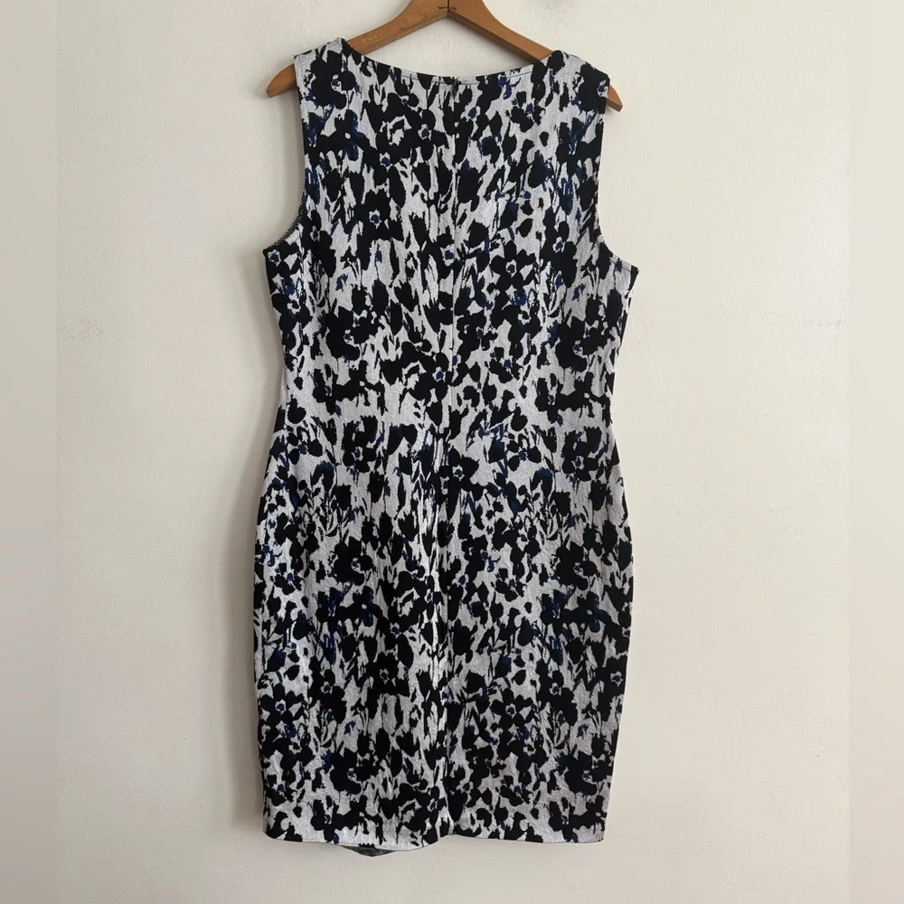 St. John Sleeveless Jacquard Sheath Dress Abstract Floral Print Size 14 - Picture 3 of 9